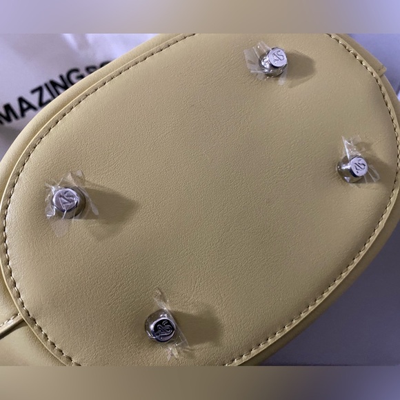 NIB Amazing Song butter yellow basket purse with crossbody strap - Picture 4 of 8